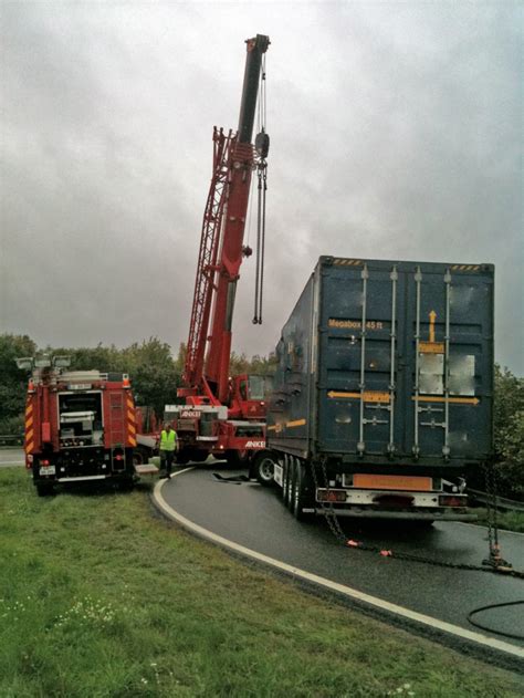 Bergung Eines Sattelzuges A 39 Abfahrt LG Nord Richtung HH