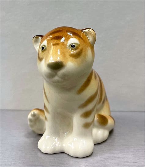 Новогодние подарки и украшения: Скульптура "Тигренок Юнга полосатый ...