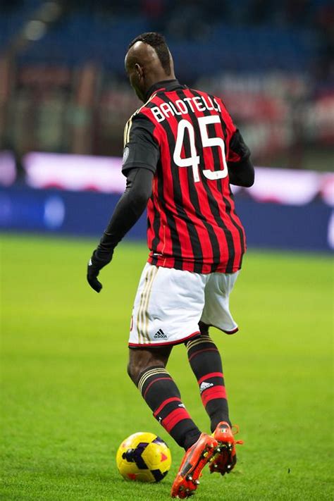 Mario Balotelli of AC Milan | Soccer players haircuts, Football, Ac milan