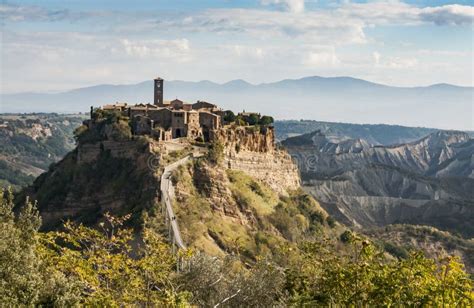 Vistas Al Pueblo De Civita Di Bagnoregio Lazio Italy Imagen De Archivo