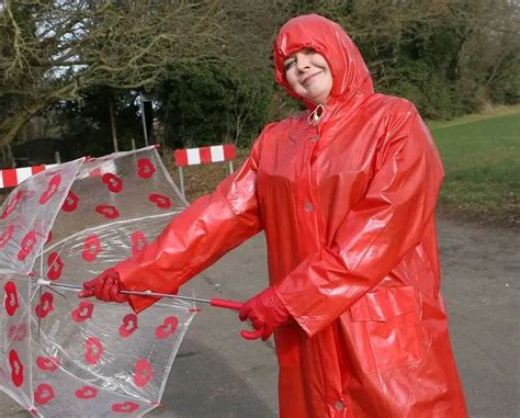 Pin Von David Auf Red Mack In 2024 Regenkleidung Regenbekleidung