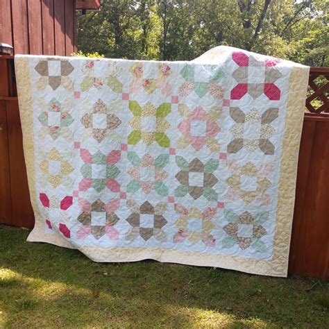 Prairie Flower Quilt | Quiltsby.me