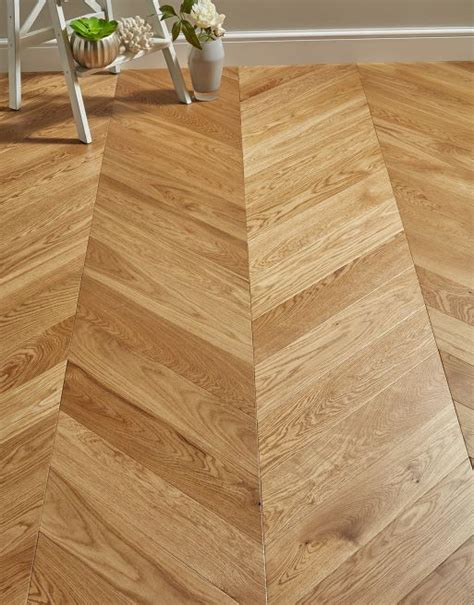 Chelsea Chevron Natural Oak Brushed Lacquered Engineered Wood