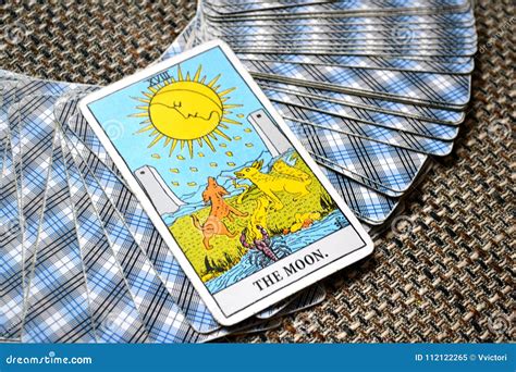 La Carta De Tarot De La Luna Sueña Las Pesadillas Ilusión Cosas