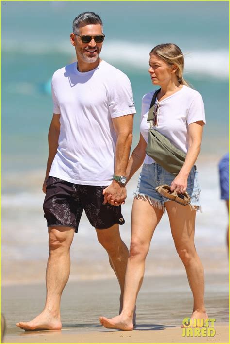 Leann Rimes And Eddie Cibrian Spotted On Beach Walk In Sydney Photo