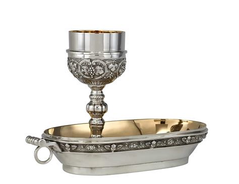 Silver paten chalice with Eucharistic motifs 111.105 - Granda