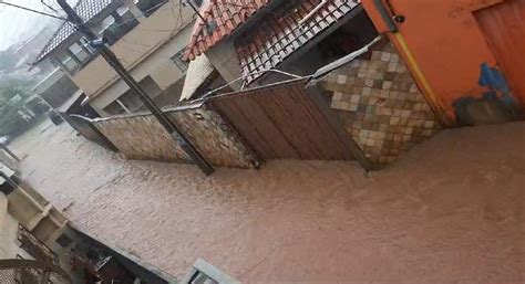 Em 15 Minutos Chuvas Alagam Rua Na Barreira Invadem Casas E Revoltam