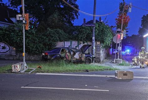 Wilde Verfolgungsjagd In Sachsen Endet Mit Unfall A4 Kracht Gegen Ampel