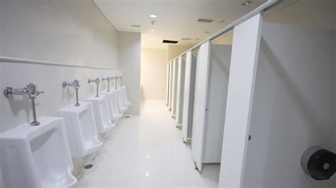 Commercial Toilets | Toilet and Urinal Installation | Four Seasons Plumbing