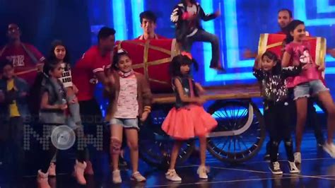 Aaradhya Bachchan Dances Like Mother Aishwarya Rai On Stage YouTube