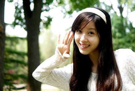 Hot girl trà sữa từ tỷ phú trẻ nhất Trung Quốc đến cô vợ