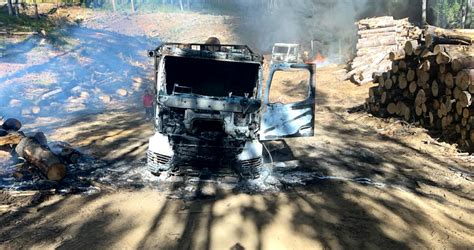 Cuatro Camiones Y Una Maquinaria Forestal Quemadas Deja Ataque