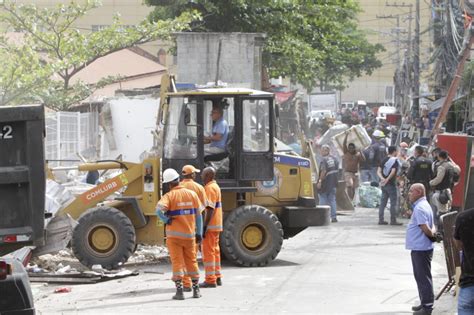 Constru Es Irregulares S O Demolidas Na Provid Ncia Mh Geral