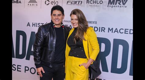 Foto Elaine Mickely E C Sar Filho Prestigiam Pr Estreia Do Filme