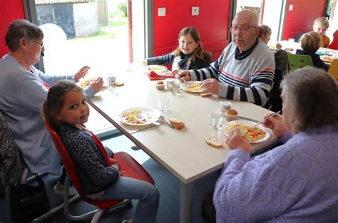 REPORTAGE Dans cette commune dIlle et Vilaine les aînés mangent à la