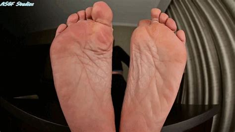 GILF S Soles Back For A Rub Down MP4 Amateur Soles Giantess And Footjobs Clips4sale