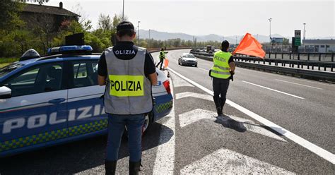 Novara Assalto Al Furgone Portavalori Far West In Autostrada Libero