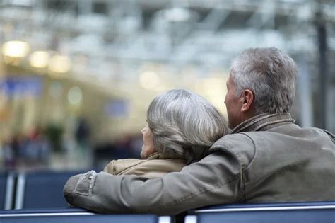 Добавка к пенсии 50-70 рублей: кому положено профессиональное ...