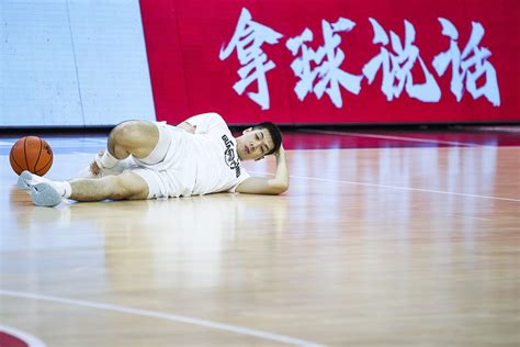 今日cba复赛最佳阵容：周队二飞扛起广东 吴前送11助攻