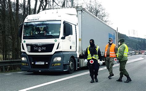 Słowackie granice ponownie otwarte dla tranzytu Wyjątek stanowi jedno