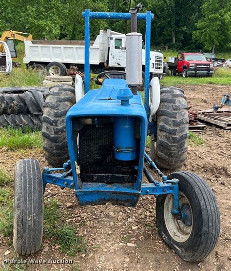 Ford 4000 SU tractor in Tebbetts, MO | Item KC9917 sold | Purple Wave