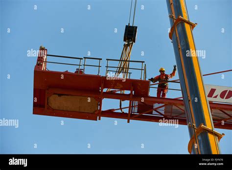 Construction Worker Dismantling Tower Crane Stock Photo Alamy