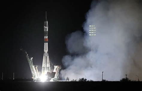 La Nave Rusa Soyuz Despega Rumbo A La Estación Espacial En Homenaje Al