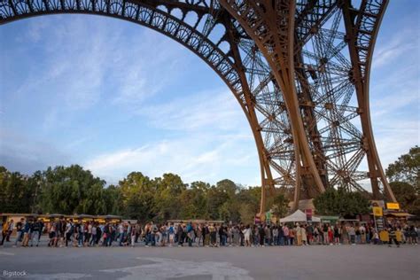 Eiffel Tower Visit Done Right: Book Tickets or Skip the Line!