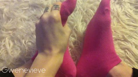 Cute Foot Tease On Faux Fur Rug Mp4 Gwenevieve The Blowjob Princess Clips4sale