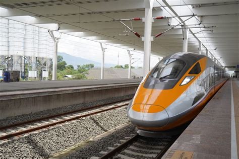 Foto Kereta Cepat Terkoneksi Lrt Dan Ka Feeder Perjalanan Jakarta