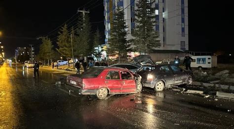 Konya da alkollü sürücü otomobiliyle park halindeki araçlara çarptı