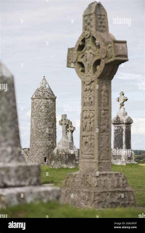 Ireland Clonmacnoise Cemetery Hi Res Stock Photography And Images Alamy