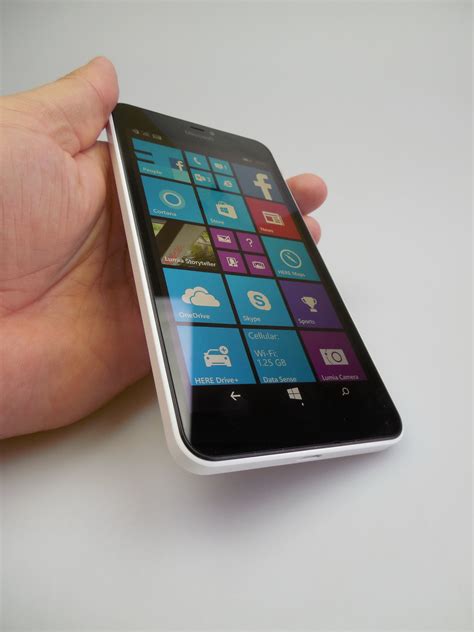 Microsoft Lumia 640 XL LTE Review Shines Bright With A Crisp Display