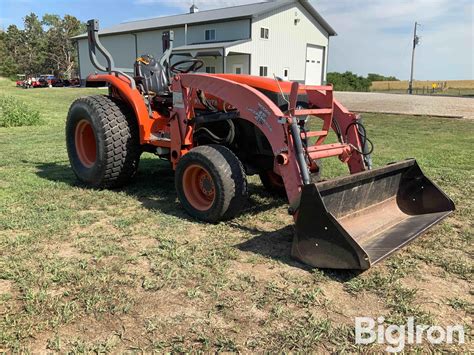 Kubota L D Compact Utility Tractor W Loader Bigiron Auctions