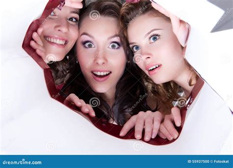 Tres Mujeres Sonrientes Jovenes Foto De Archivo Imagen De Cultura