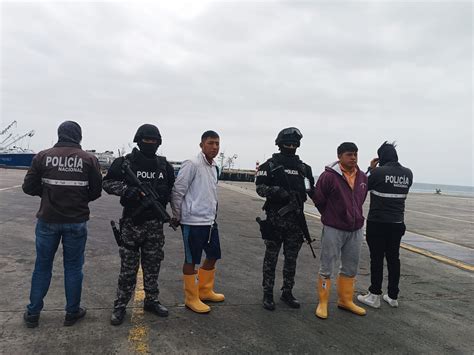 Dos Pescadores Detenidos Con Una Tonelada De Droga Frente A Las Costas