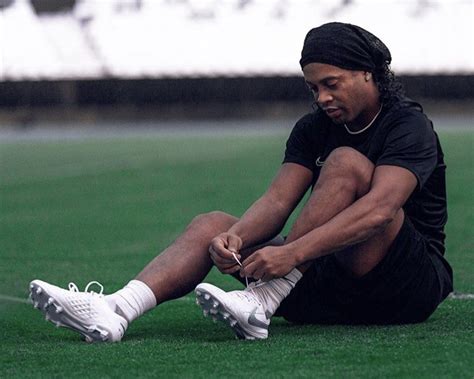 Ronaldinho approves the new Nike Tiempo Legend 8! - Soccer Cleats 101