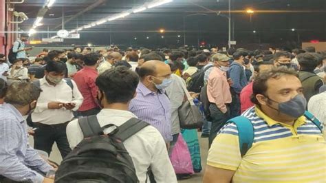 Delhi Metro Blue Line Services Resume After Halt Technical Glitch