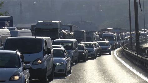 Tem De Kamyonet Devrildi Trafik Durma Noktas Na Geldi G Ndem Haberleri