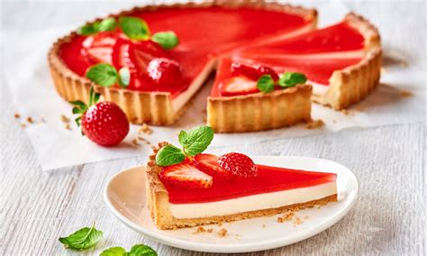 Tarta panna cotta z wanilią i truskawkami Przepis Dr Oetker