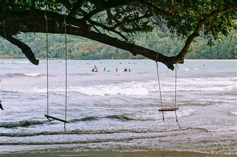 Kahana Bay Beach Park - LAURALOHA TRAVEL