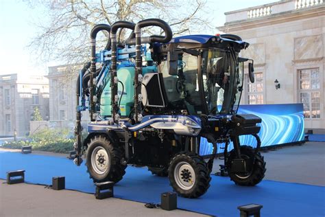 New Holland Te Le Nouveau Tracteur Enjambeur Pour Vignes Troites