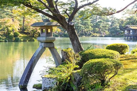 Premium Photo | Kenrokuen garden in kanazawa