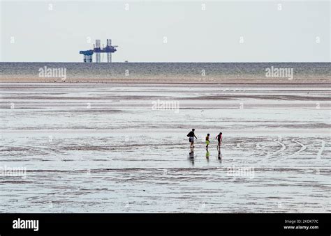 Irish Sea Pioneer jack-up support platform in Liverpool Bay, Irish Sea ...