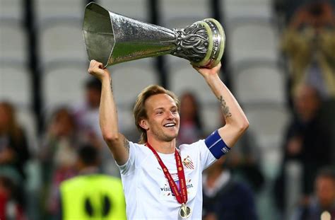 Official: Ivan Rakitic rejoins Sevilla from Barcelona