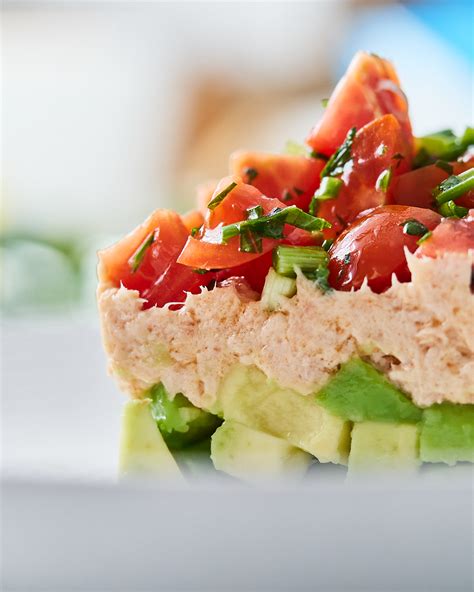 Layered Avocado Tuna Salad [ Video] Delice Recipes