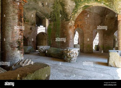 Journey In the history of the Flavian Amphitheater - Pozzuoli ...