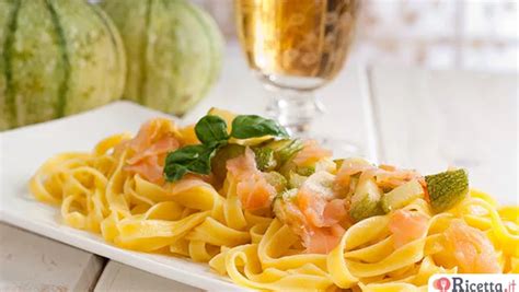 Tagliatelle Al Salmone E Zucchine Profumate Al Limone Ricetta It