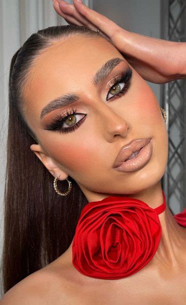 Radiant Festivity Makeup Looks For The Holiday Season Rose Gold Smokey Nude Lips