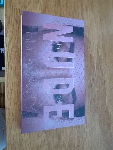 huda beauty 眼影盤 nude 美容個人護理 健康及美容 眼部護理 Carousell